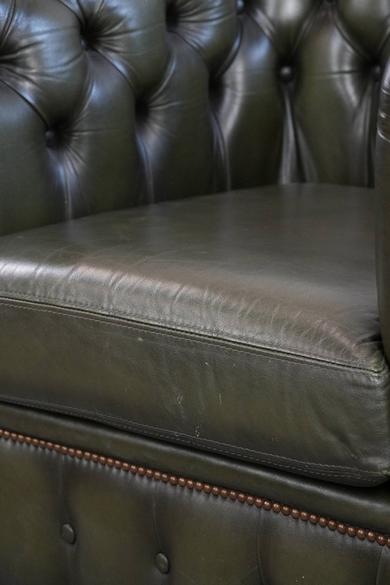 Image 1 of Sillón club Chesterfield de piel de vaca verde de estilo inglés