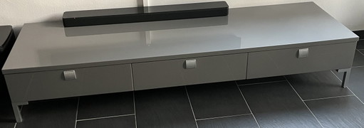 Modernes Sideboard in Hochglanz