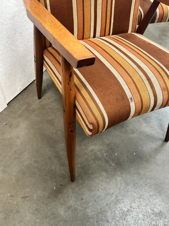 Image 1 of Deux fauteuils vintage en bois avec tissu rayé, 1970
