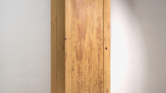 Armadio alto antico con patina ocra (c.1920) #18 – Rustic (photo 3 of 40)