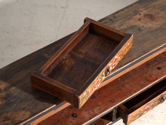 Antiker niedriger Schrank mit bemalten Blumen aus Kiefernholz – China, ca. 1900 – Buffetschränke, Iron (photo 30 of 40)