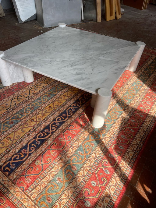 Jumbo Gae Aulenti Knoll Coffee Table