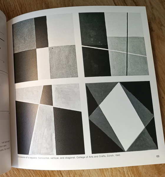 Image 1 of Design e forma: Il corso base del Bauhaus libro