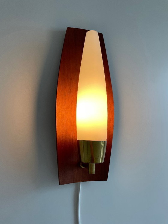 Image 1 of Applique murale moderne du milieu du siècle, design scandinave vintage en teck