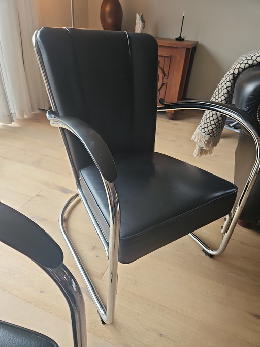 2 Gispen 412 stoelen met voetenbankje 