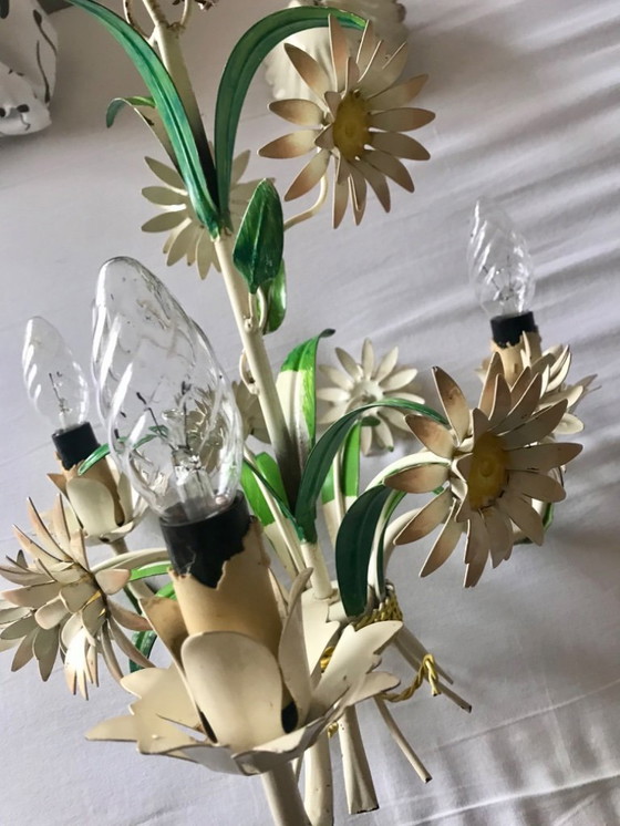 Image 1 of romantico lampadario anni '50 smaltato con bouquet di margherite