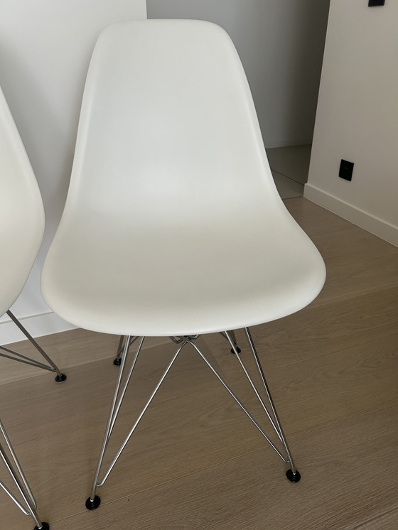 Image 1 of Juego de 4 sillas Vitra Eames DSR - blanco / base cromada