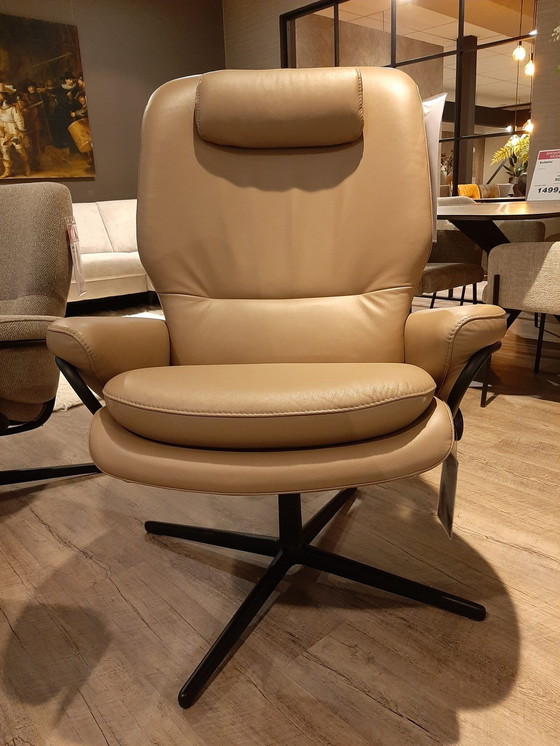 Image 1 of Sillón Rome Cross con taburete - Respaldo alto *