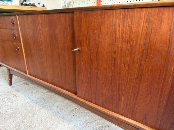 Mid-Century Modern Teak Sideboard (1960s) – Wood (photo 3 of 10)