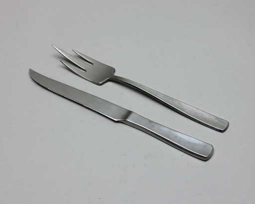 Folke Arström (1907-1997) - Gense Sweden - model Facette - 18-8 stainless steel - set van een vleesmes en vork (2x) 