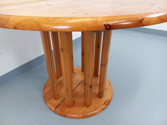 Image 1 of Table à manger ronde scandinave vintage style Rainer Daumiller en pin des années 60 70 avec rallonge
