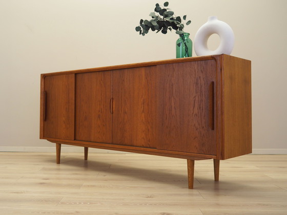 Image 1 of Buffet en chêne, design danois, années 1960, production : Danemark