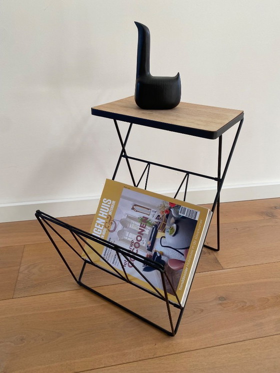 Image 1 of Tavolino pieghevole vintage con portariviste degli anni '60.