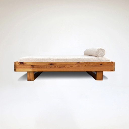 Modernistisches Tagesbett aus Kiefer und Bouclé von Ate van Apeldoorn für Houtwerk Hattem 1970s