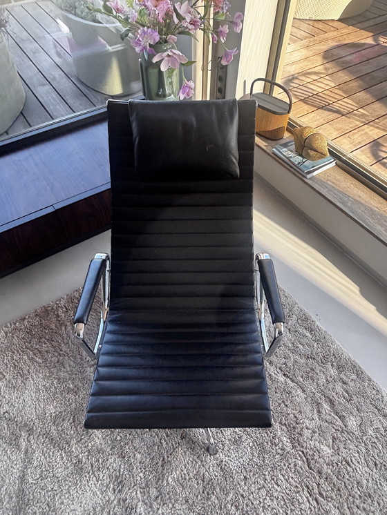 Image 1 of Vitra Eames EA124 y EA125 Cuero y cromo