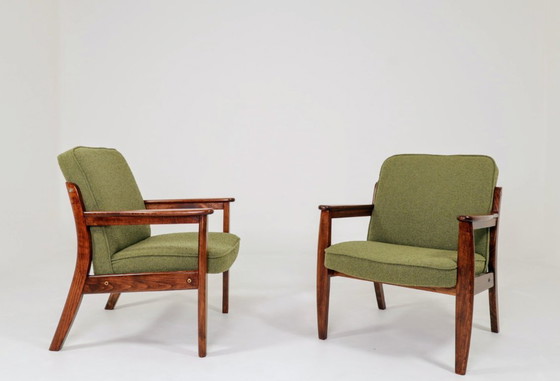 Image 1 of Retro Loungestoel Groene Boucle Bekleding, Ergonomische vorm, Vintage Stijl, Donker Noten Kleur Hout