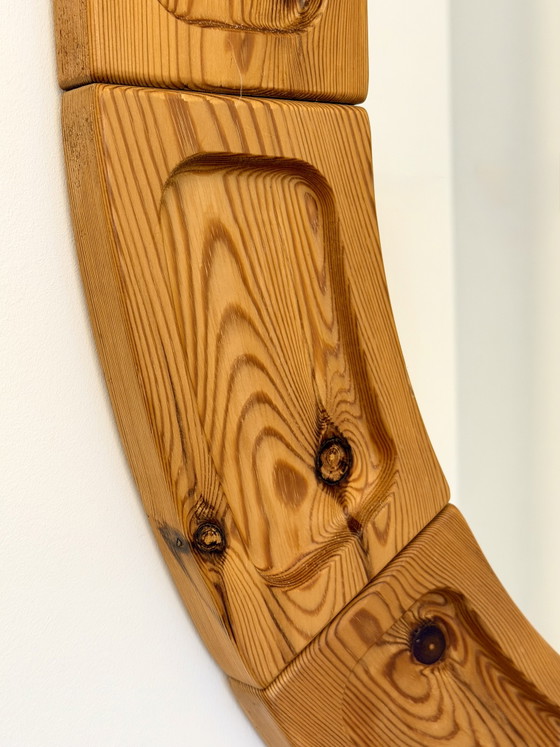 Specchio ovale vintage XL in stile brutalista scandinavo, in legno di pino, Danimarca, anni '70. – Glass (photo 7 of 11)