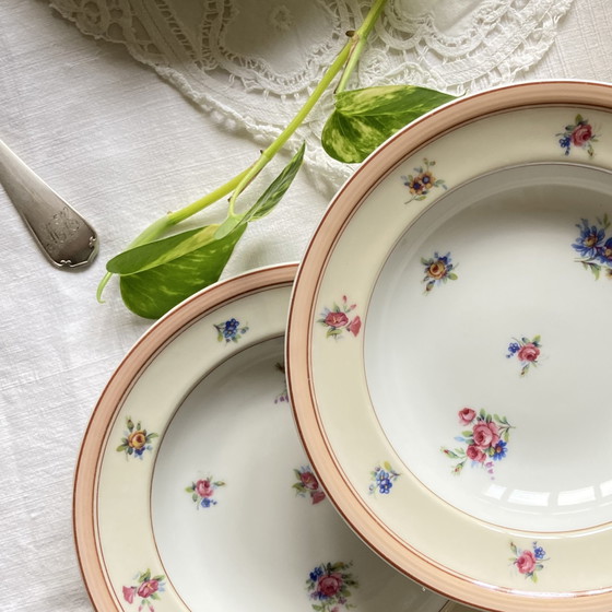 Image 1 of Set van 6 kleine soepborden Limoges Kleine bloemen en vergulding Antiek porselein Charles Ahrenfeldt