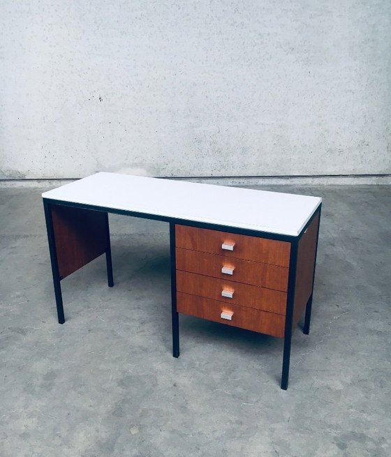 Image 1 of Scrivania di design olandese in stile moderno di metà secolo, Paesi Bassi, anni '60