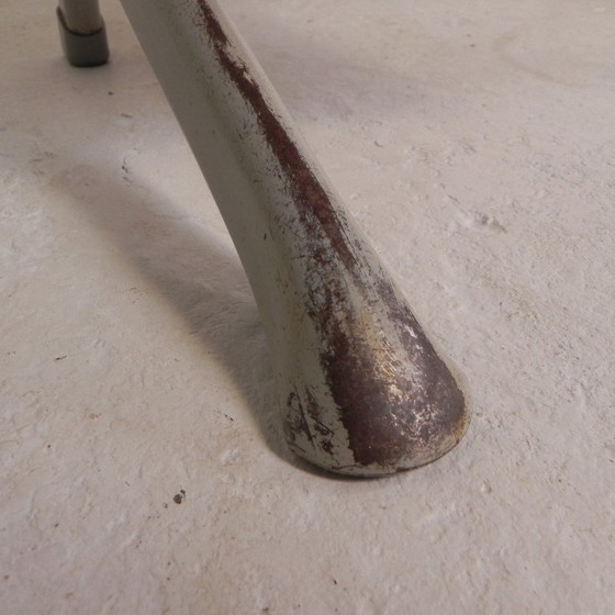 Escritorio industrial con 2 cajoneras, década de 1960. – Wood, Iron (photo 20 of 32)