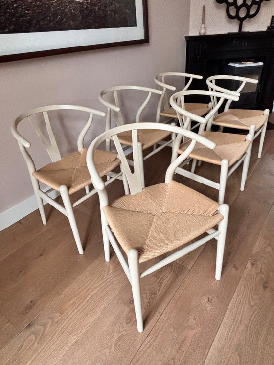 Image 1 of Wishbone Carl Hansen 6 piezas color Cebada