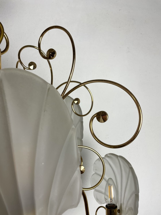 Image 1 of Elegant Italian Vintage Chandelier with Murano Shells