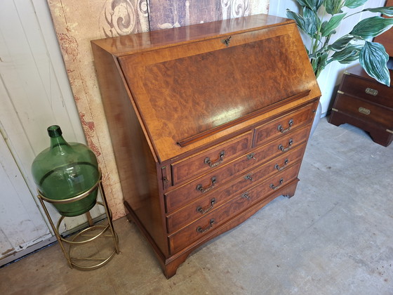 Image 1 of Klassischer Helden Sekretär, Scheibentisch, Schreibtisch, 96x47cm und 102cm hoch.
