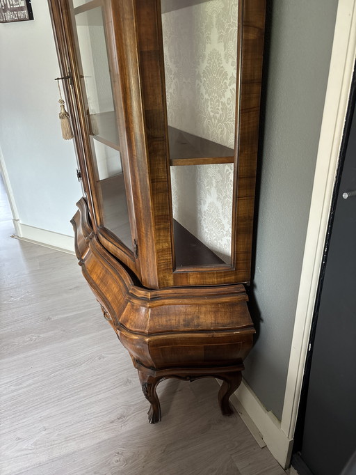 Elegante kast in perfecte staat.