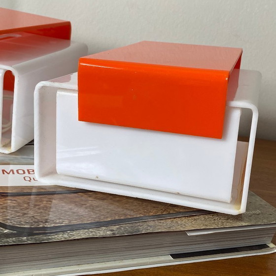 Image 1 of Coppia di applique da parete in plexiglass arancione degli anni '70