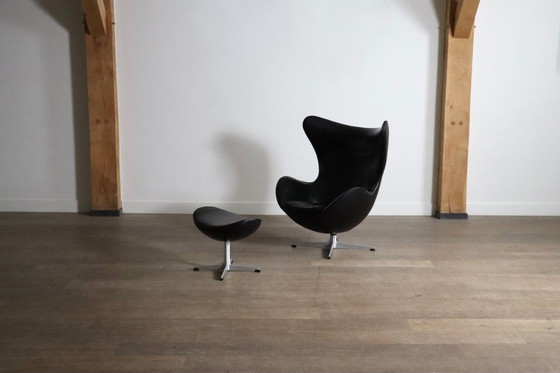 Image 1 of Early Arne Jacobsen “Egg” Chair with Ottoman for Fritz Hansen, Denmark 1963