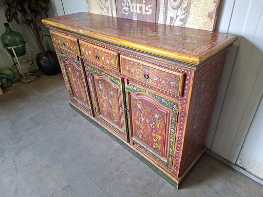Handgeschilderde oosters dressoir commode, slaapkamer meubel afm: 139x39cm en 90cm hoog.
