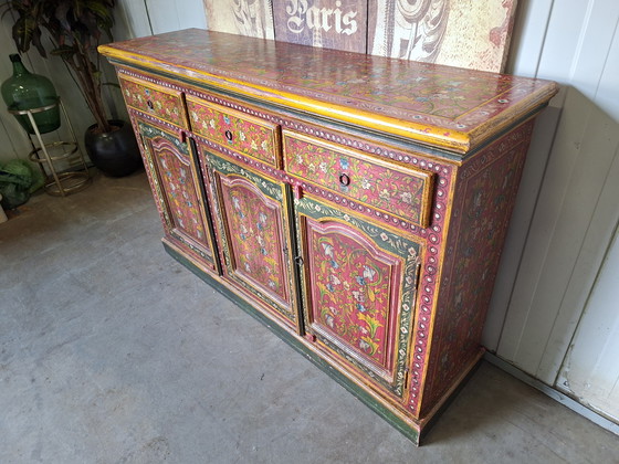 Image 1 of Handgeschilderde oosters dressoir commode, slaapkamer meubel afm: 139x39cm en 90cm hoog.
