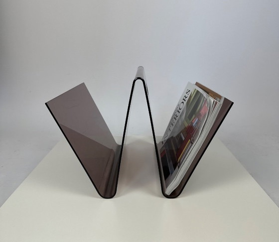 Image 1 of Zeitschriftenständer aus getöntem Plexiglas in W-Form aus den 1970er Jahren