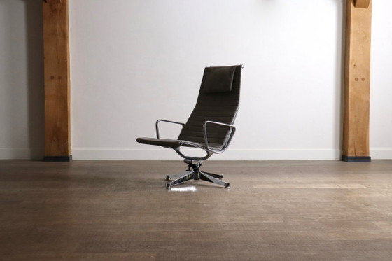 Early edition Eames EA124 Aluminium Group Lounge Chair by Herman Miller, 1970s – Swivel chairs, Vintage (photo 5 of 16)