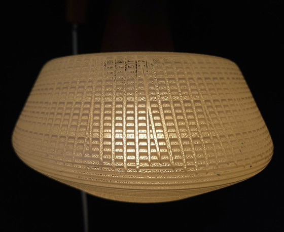 Image 1 of Vintage houten wandlampje met glazen kapje, hengel-model, mcm houten wandlamp met deels gematteerd, deels gesuikerd glazen lampe