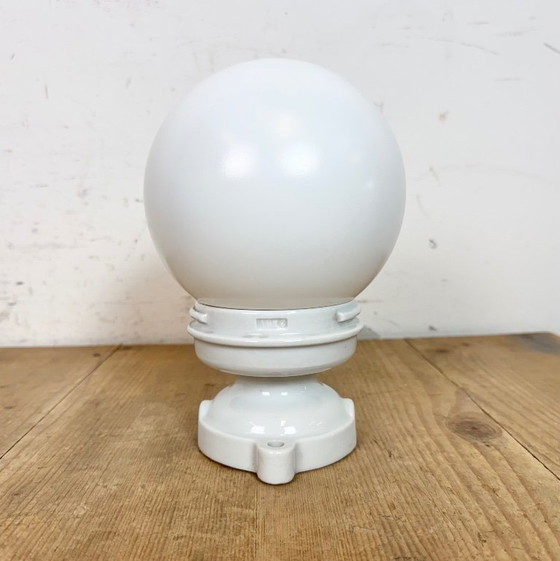 Image 1 of Vintage porseleinen plafondlamp met melkglas, jaren 50