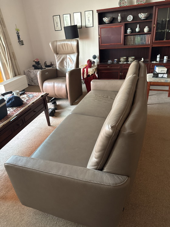 Image 1 of Fauteuil releveur et banc assorti