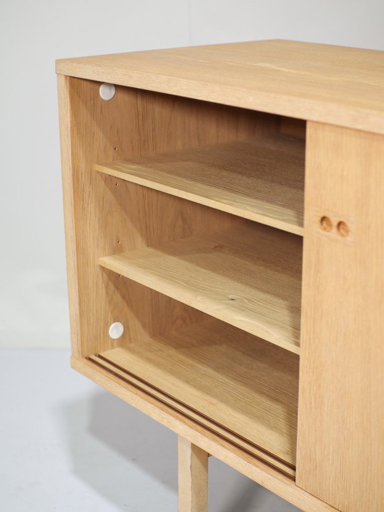 Image 1 of Eiken lowboard dressoir Deens vintage