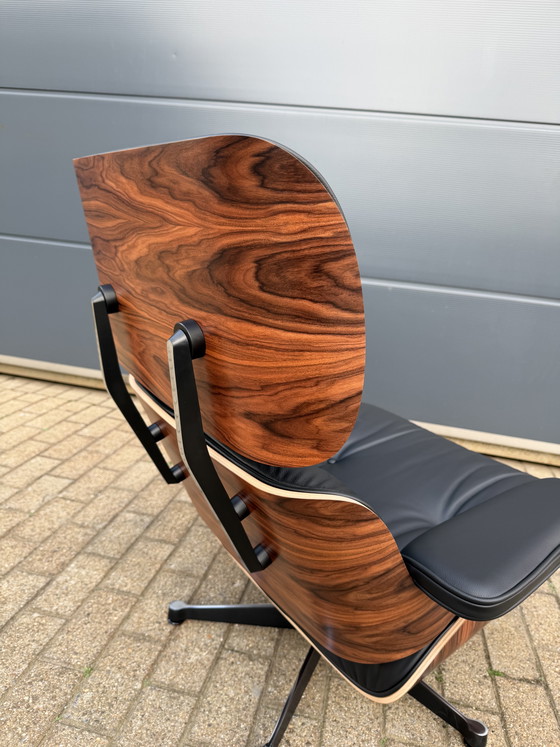 Image 1 of 2 poltrone lounge Vitra Eames XL originali con poggiapiedi, in pregiata pelle nera e palissandro Santos, NUOVE!!