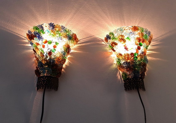 Image 1 of Set van 2 wandlampen met gekleurde glazen bloemen en kralen, vintage wandlampje , set glazen wandlampen