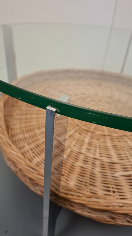 Image 1 of Mesa de centro cromo/vidrio/mimbre