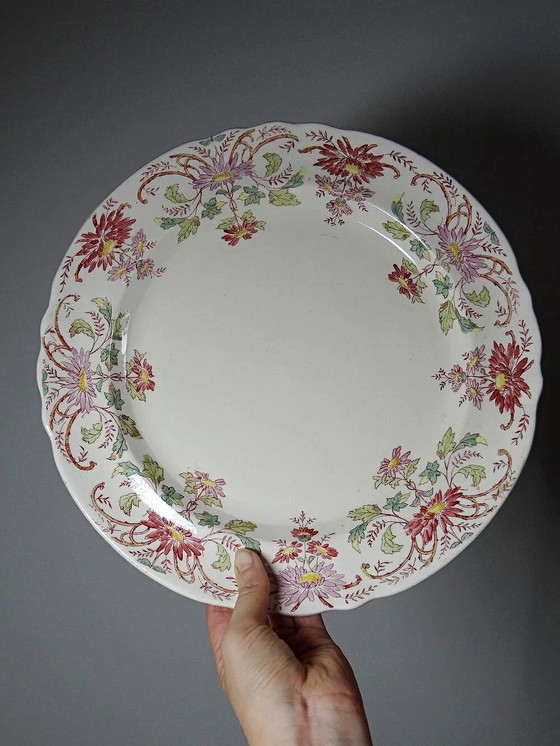 Antiker Longchamp Servierteller mit Gänseblümchen, polychromes Eisensteinzeug, 19. Jahrhundert. – Geschirr (photo 12 of 17)