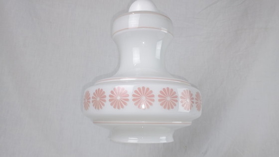 Image 1 of Lampada a sospensione vintage di metà secolo Lunel in vetro bianco crema con fiore rosa