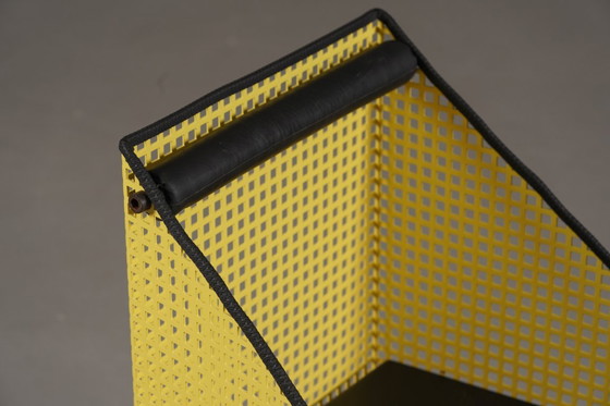 Image 1 of Chaise Memphis vintage en métal jaune, par Peter Preller, Allemagne, années 1980