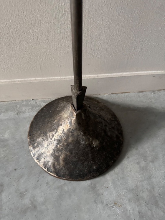 Image 1 of Einzigartiger, handgeschmiedeter Kerzenständer im brutalistischen Stil der Mitte des 20. Jahrhunderts.