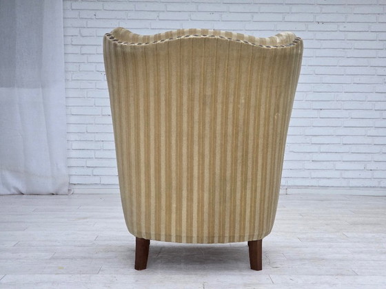 Image 1 of Dänischer Sessel aus den 1960er Jahren, hellgrüner Möbelveloursbezug, Buchenholz.