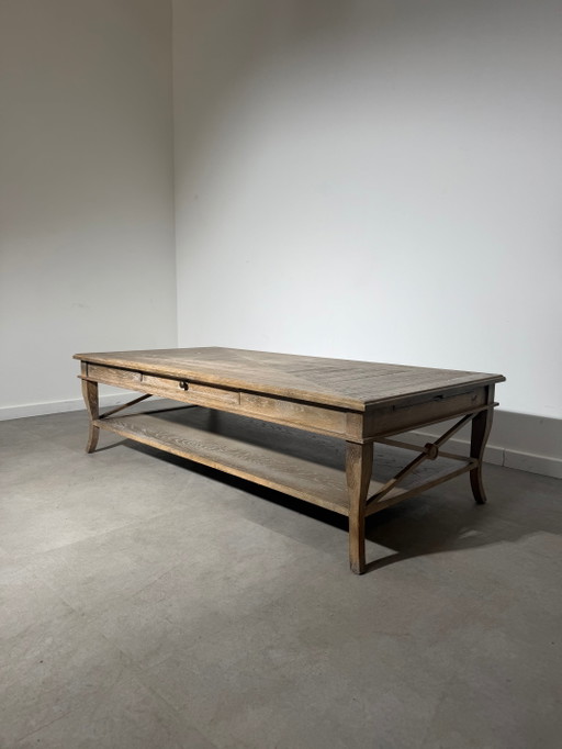 Mesa de centro de roble macizo de RR Interiors con cajón y estante inferior. – salontafels