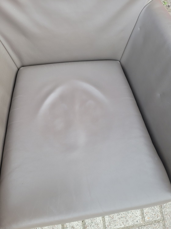 Image 1 of Nette leren Taupe kleurige Label van den Berg Foxx fauteuil