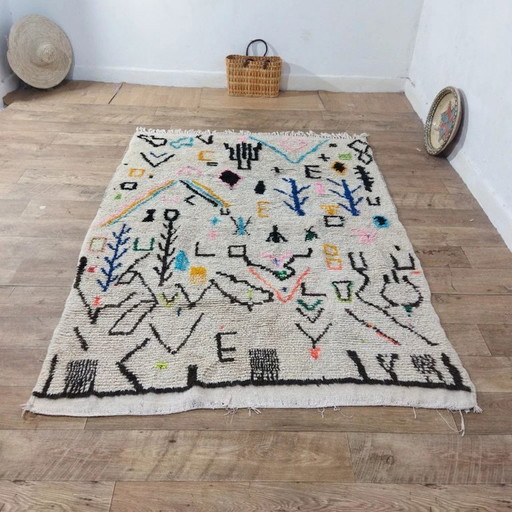 Azilal wollen tapijt – Berberbossymbolen handgemaakt (137×100 cm)