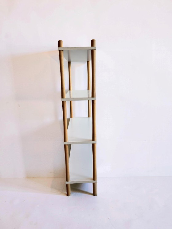 Image 1 of Vintage stokkenkast met witte planken